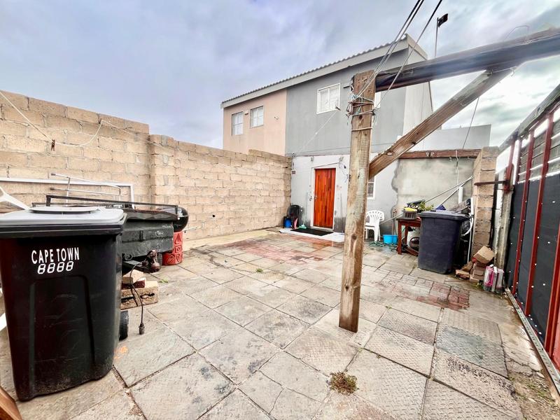 2 Bedroom Property for Sale in Pelikan Park Western Cape